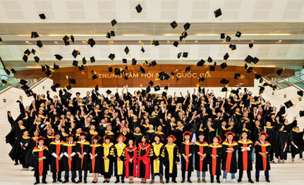 250 students graduate with high scores in Vietnam